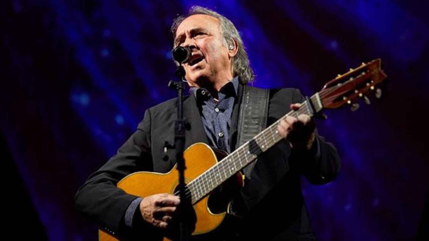 Joan Manuel Serrat durante su concierto del miércoles en Barcelona, su ciudad natal, dentro de la gira 'Mediterráneo da Capo' / EFE