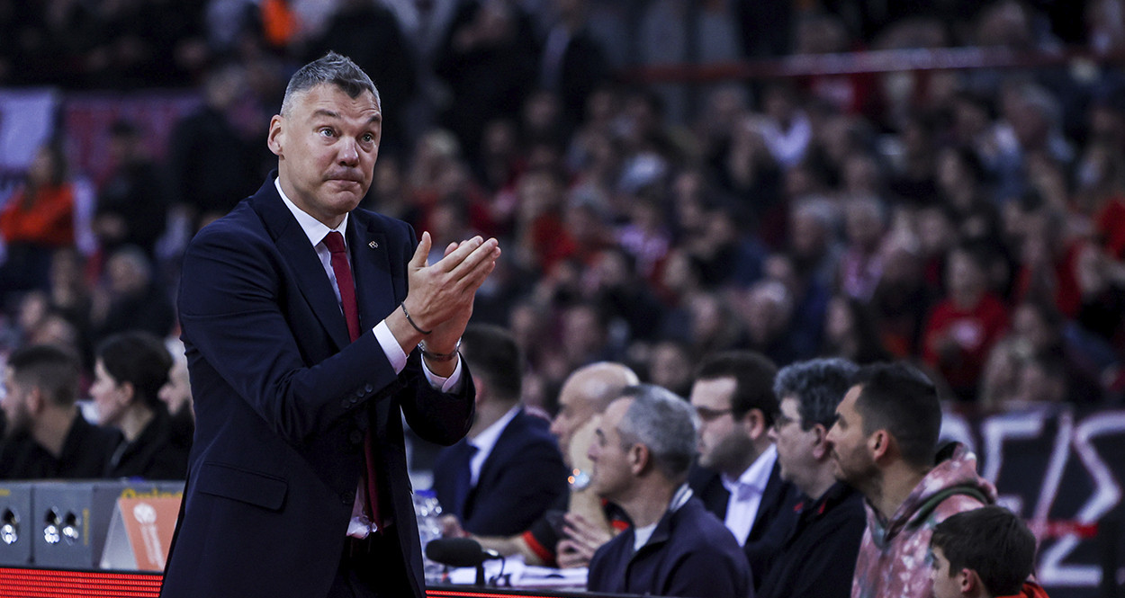 Jasikevicius, preocupado, durante la derrota del Barça en casa del Olympiacos / EFE