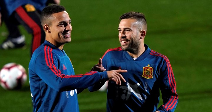 Jordi Alba junto y Rodrigo en un entrenamiento de la Selección Española / EFE