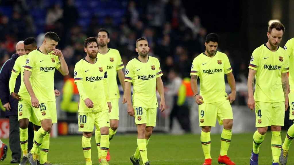 El Barça cabizbajo en el partido del Barça en campo del Lyon / EFE