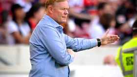 Koeman da indicaciones al equipo durante el duelo contra el Stuttgart / EFE