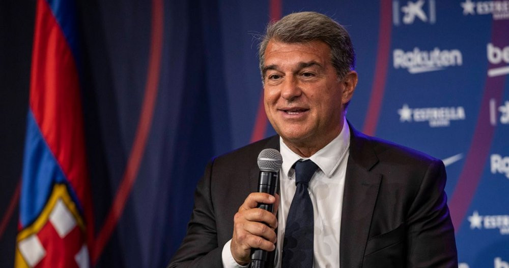 Laporta, en una rueda de prensa con el Barça / EFE