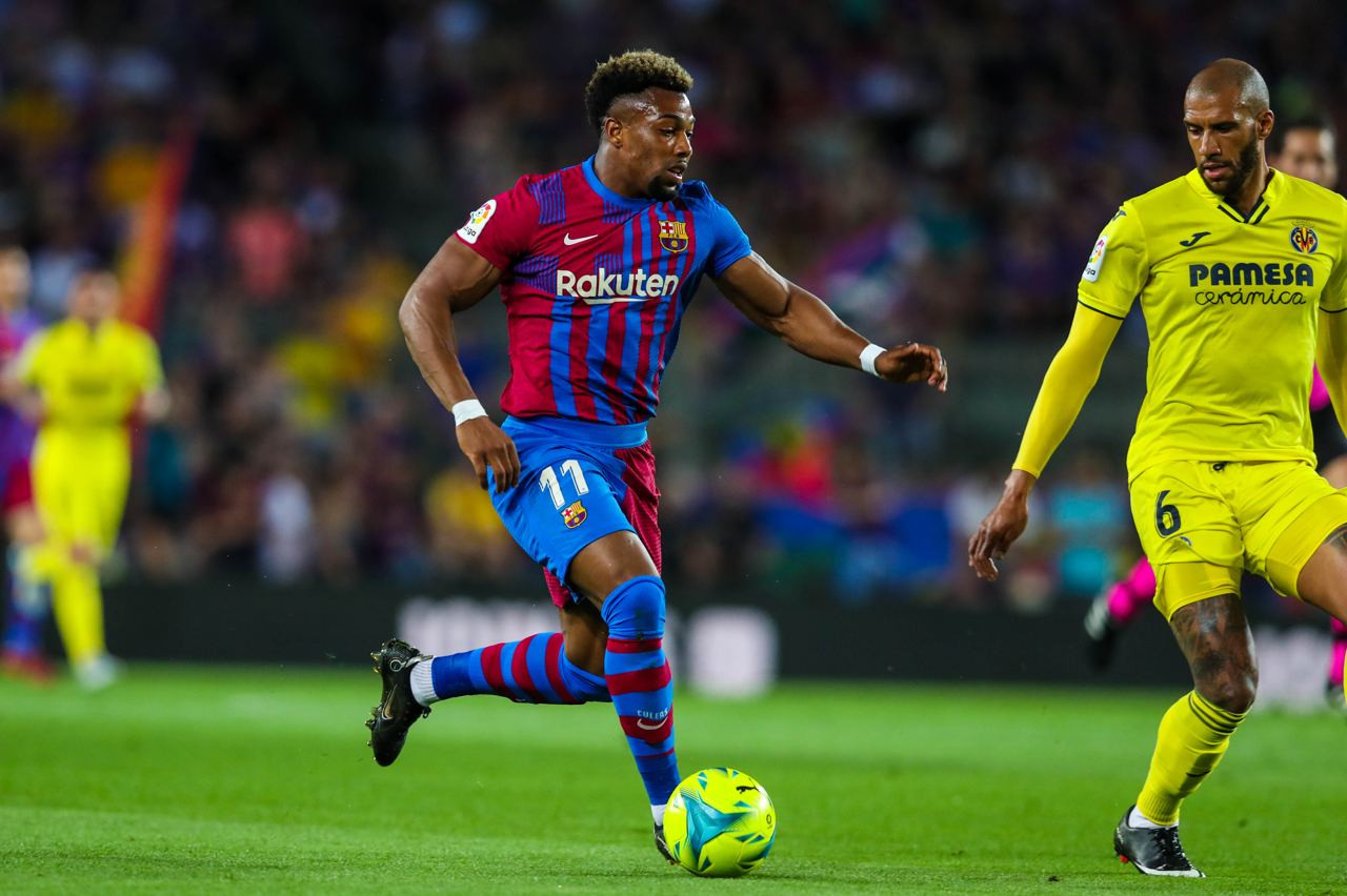 Adama Traoré, durante el partido contra el Villarreal en el Camp Nou / EFE