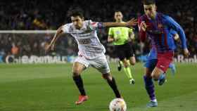 Ferran Torres encara a Navas en el Camp Nou / EFE