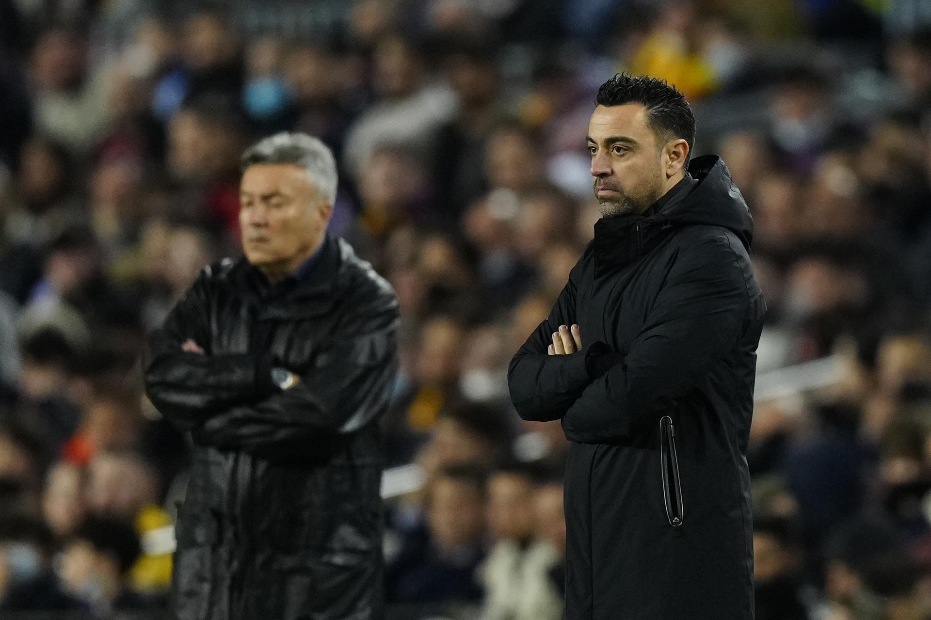 Xavi Hernández y Domènec Torrent, amigos y rivales en la Europa League / EFE