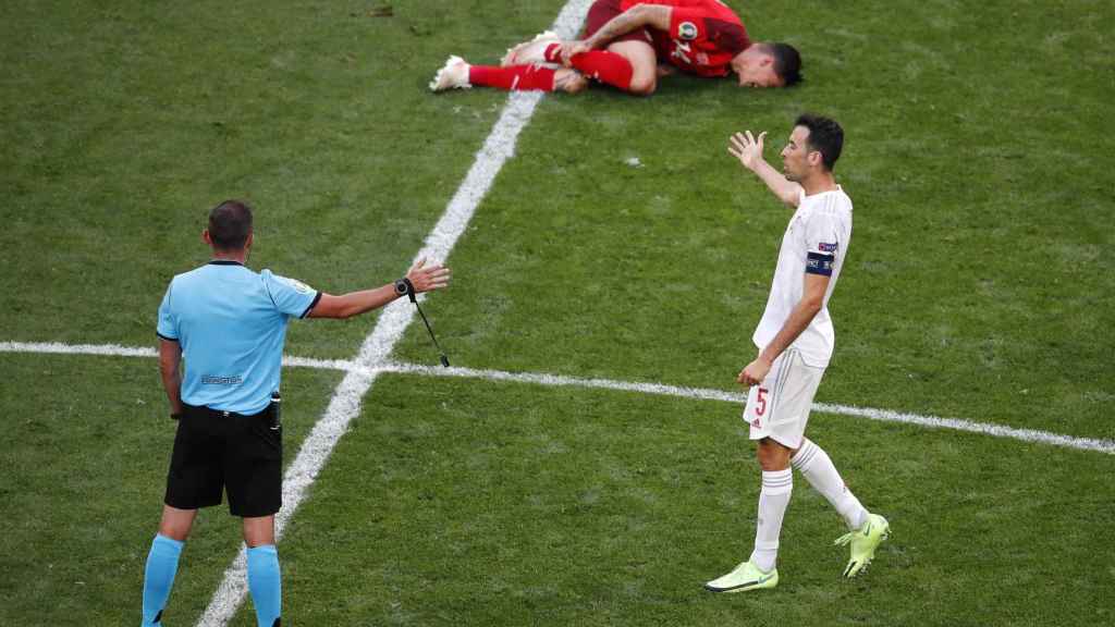 Sergio Busquets, en el partido de España contra Suiza de los cuartos de final de la Euro / EFE