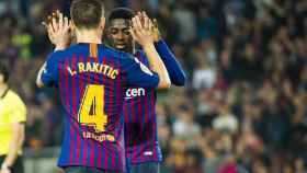 Una foto de Ivan Rakitic y Ousmane Dembelé celebrando un gol con el Barça / Twitter