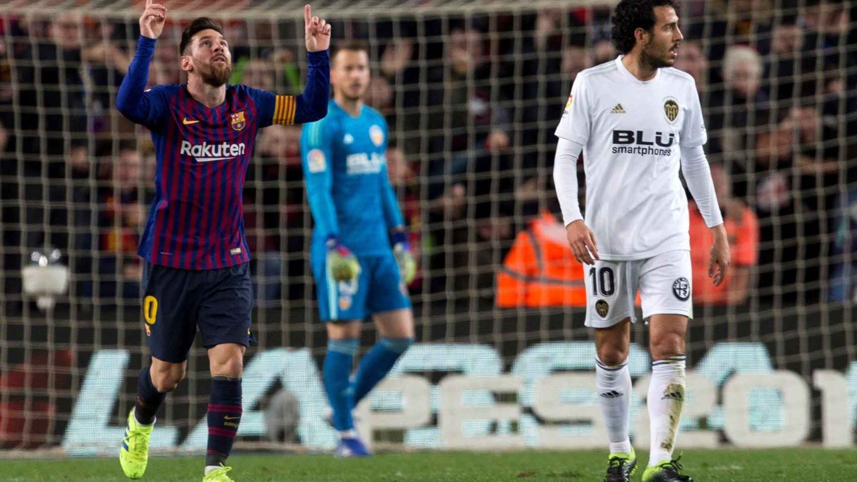 Messi celebra el segundo gol ante el Valencia en el Camp Nou en la Liga 2018-19 / EFE