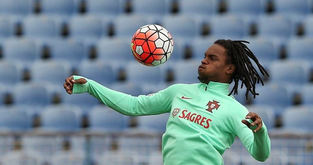 Control de balón de Renato Sanches / EFE