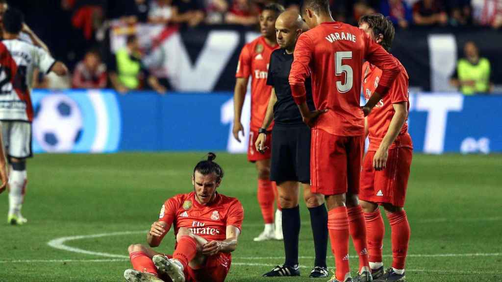 Una foto de los jugadores del Real Madrid durante el partido ante el Rayo Vallecano / EFE