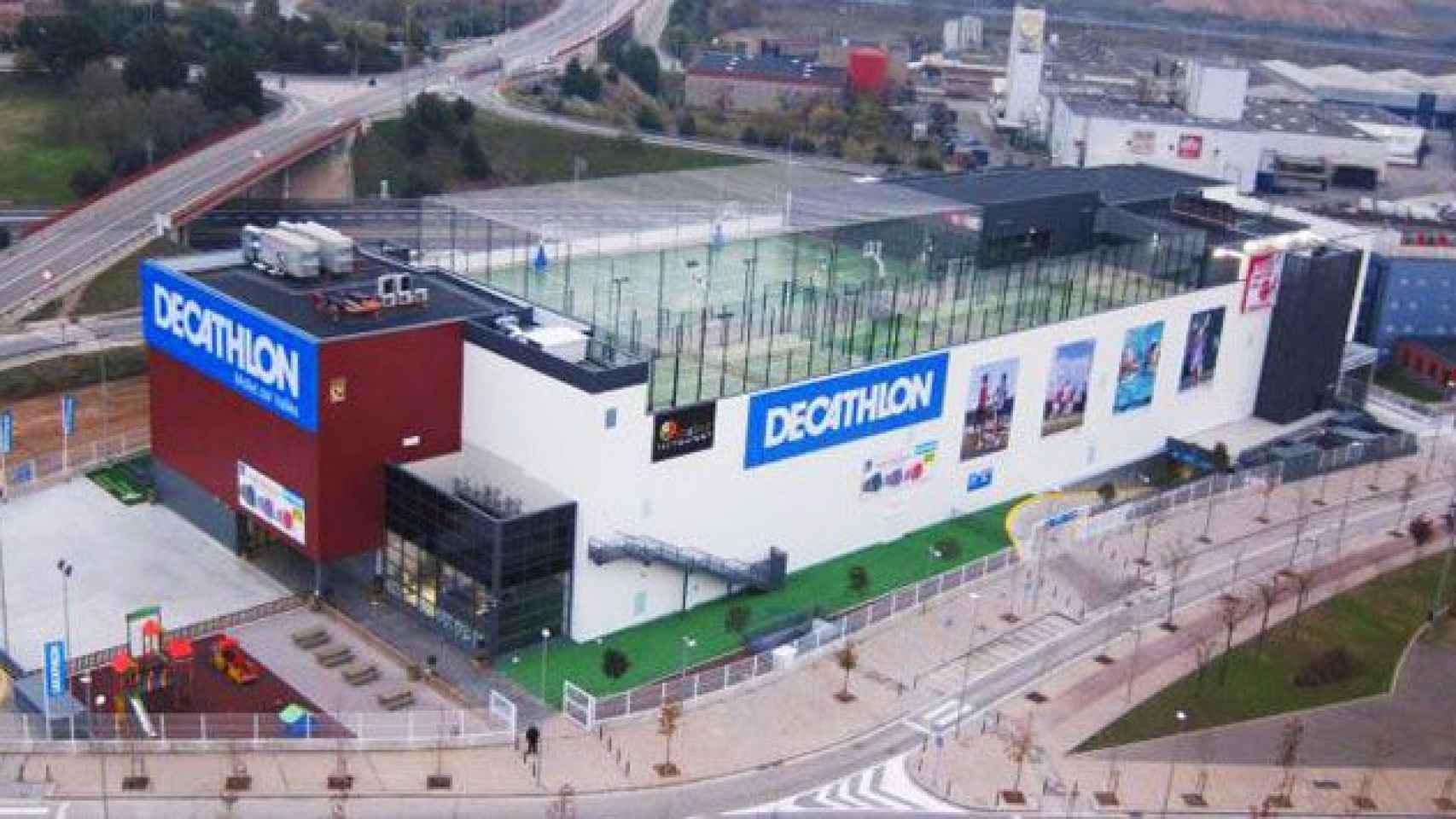 Vista aérea del Decathlon de Mollet del Vallès, cuyo concurso ha tumbado el TSJC / CG