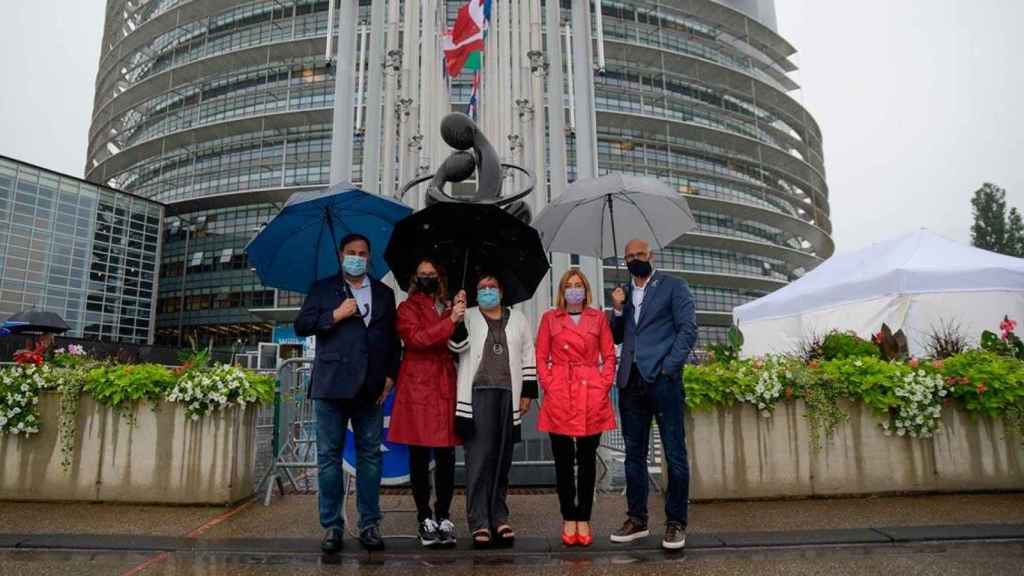 Junqueras, Forcadell y 'exconsellers' de ERC llegan al Parlamento Europeo de Estrasburgo tras recibir los indultos en una imagen de archivo / ERC