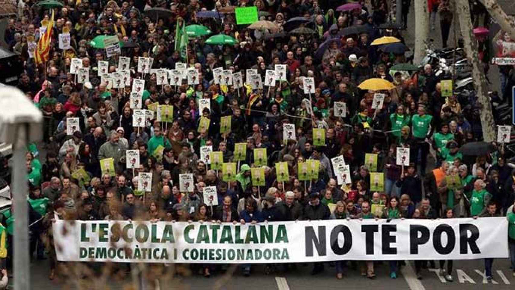 Manifestación en favor de la inmersión en los proyectos lingüísticos de los centros escolares que oculta el Govern, lo que según el Parlament, vulnera el derecho a la información / CG