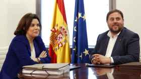 Soraya Sáenz de Santamaría y Oriol Junqueras en el encuentro que mantuvieron en Moncloa el verano pasado / EFE