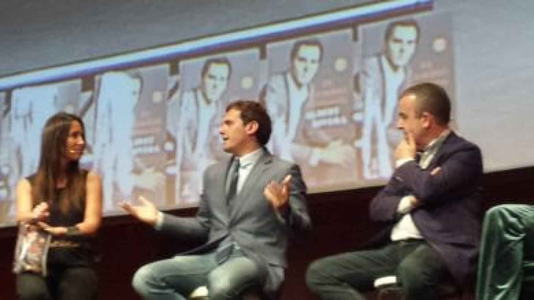 El presidente de C's, Albert Rivera, durante la presentación de su libro en el teatro Goya