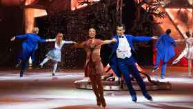 Artistas del Cirque du Soleil sobre el escenario del espectáculo de patinaje sobre hielo 'Crystal', que llegará al Palau Sant Jordi (Barcelona) en enero / CIRQUE DU SOLEIL