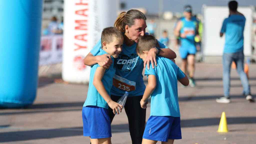 Unas 1.500 personas participan en la cursa solidaria por el autismo / APRENEM AUTISME