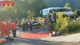 Actuación de los Bomberos de la Generalitat en el lugar del accidente / Bombers