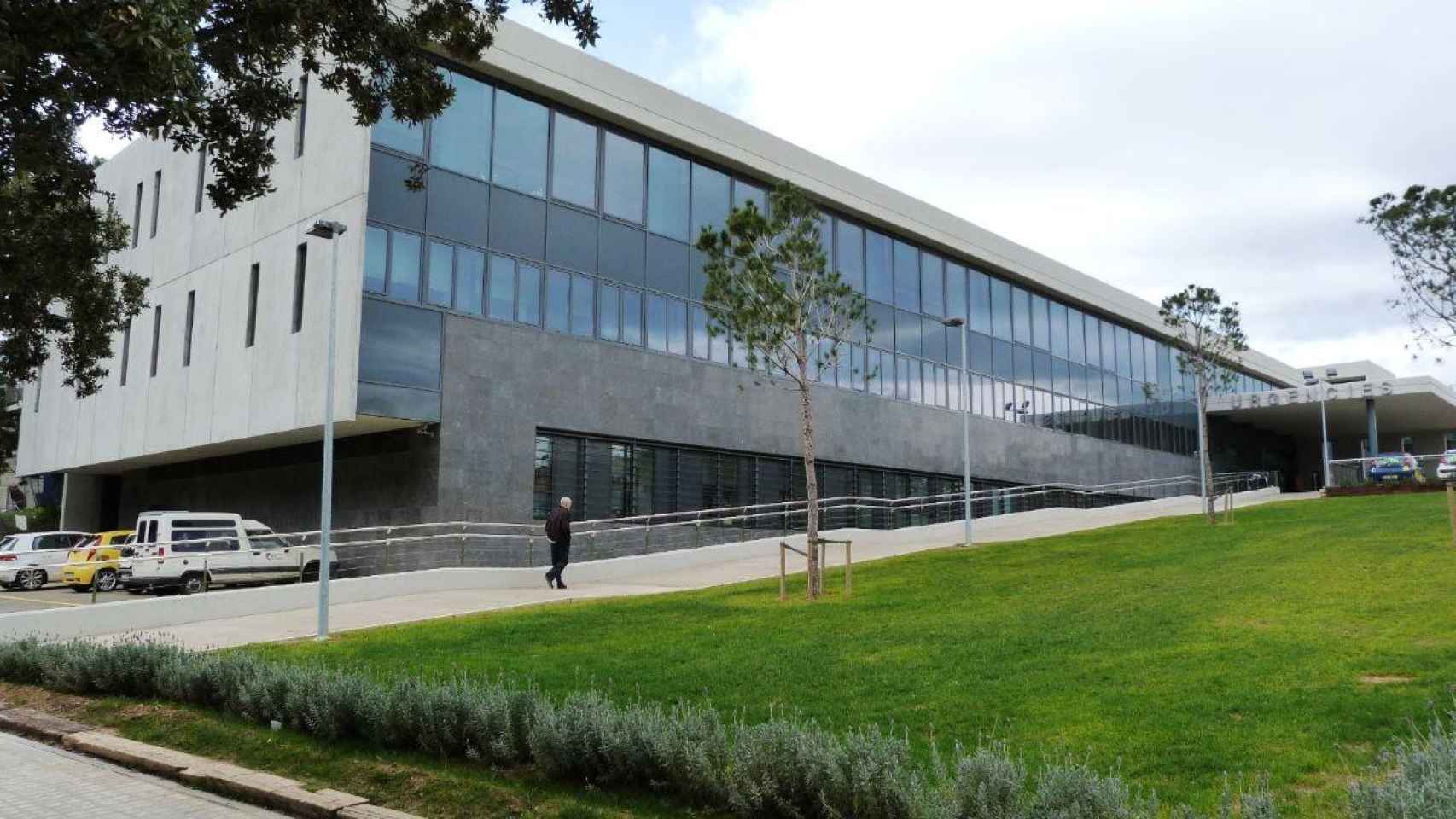 Entrada de Urgencias del Hospital de Figueres / HOSPITAL DE FIGUERES