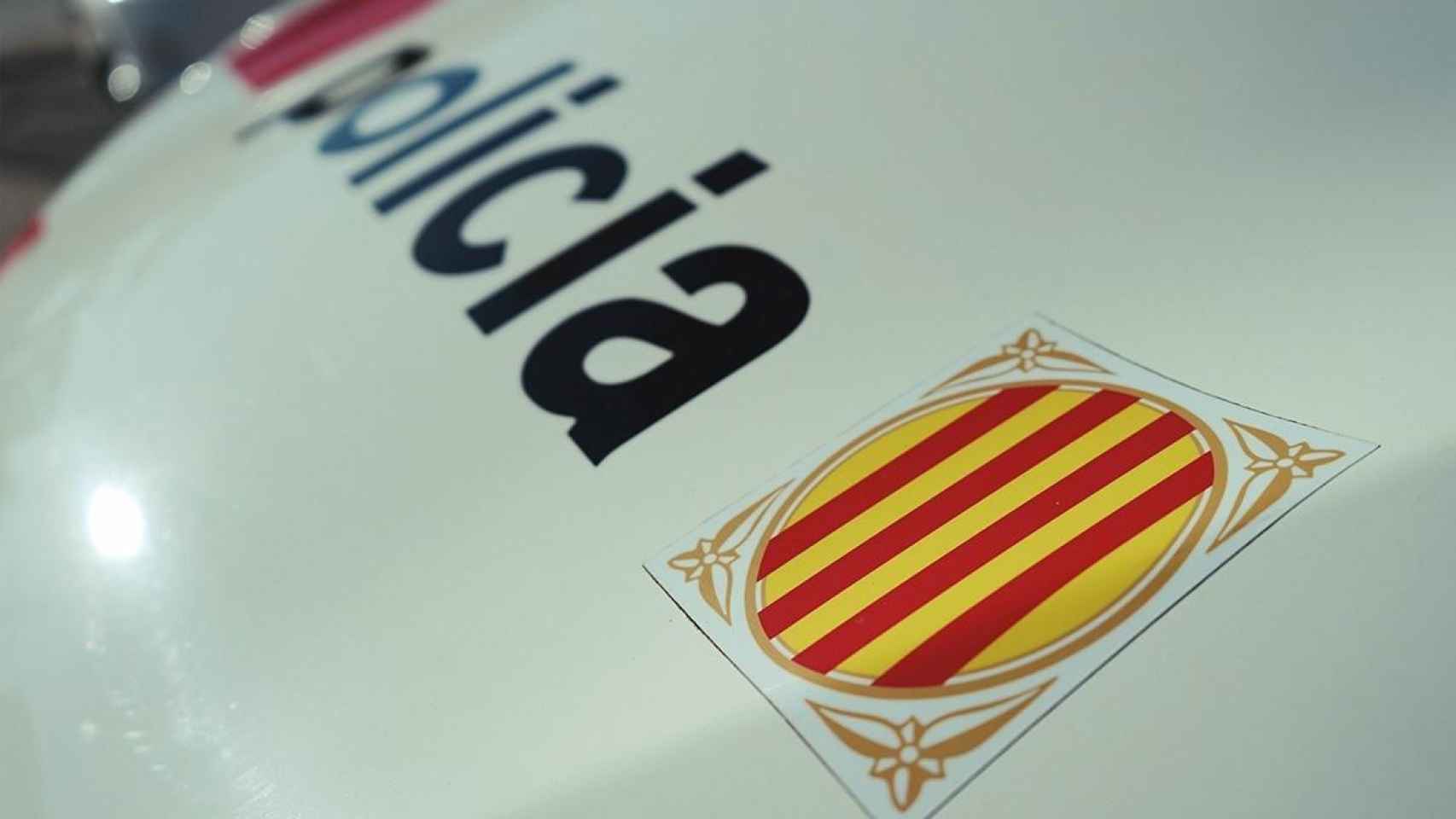 Detalle del logotipo de los Mossos d'Esquadra, autores de la detención de los presuntos ladrones en coches / EP