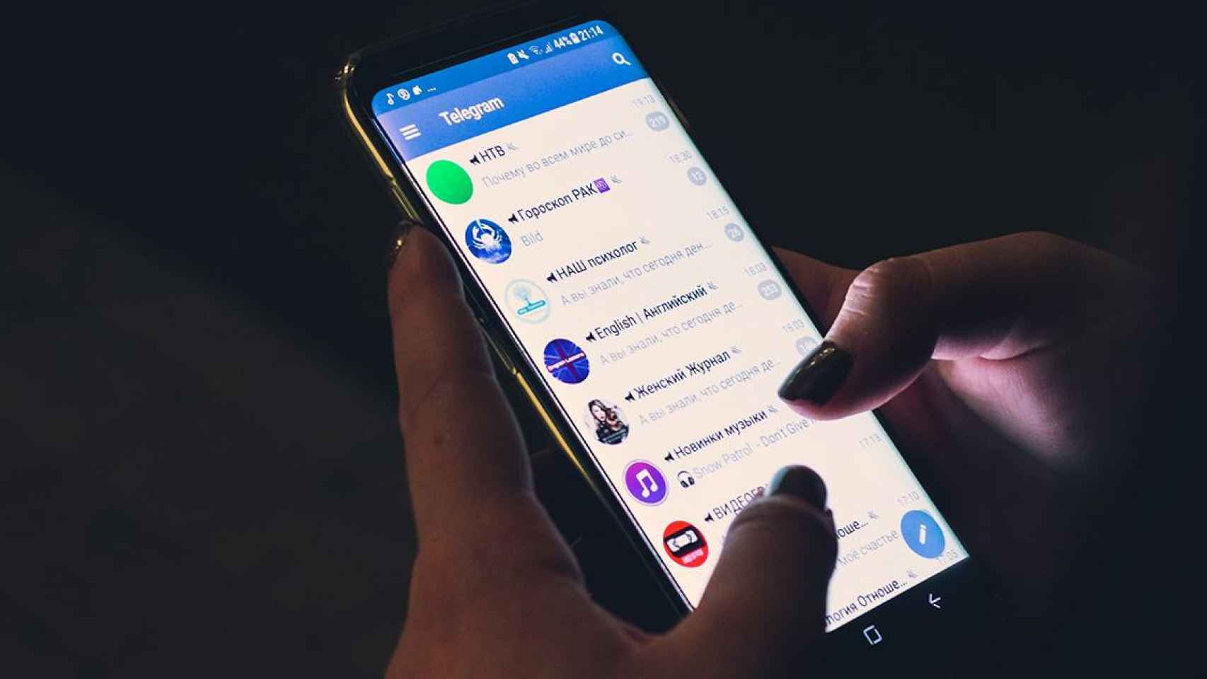 Un usuario consulta Telegram en su móvil / EUROPA PRESS