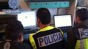 Agentes de la Policía Nacional durante la operación contra la pedofilia