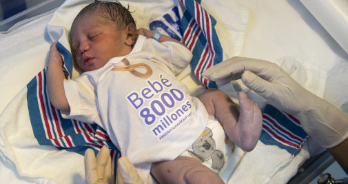 Fotografía de Damián, nacido hoy en la maternidad de la Altagracia, en Santo Domingo (República Dominicana) / EFE / Orlando Barría