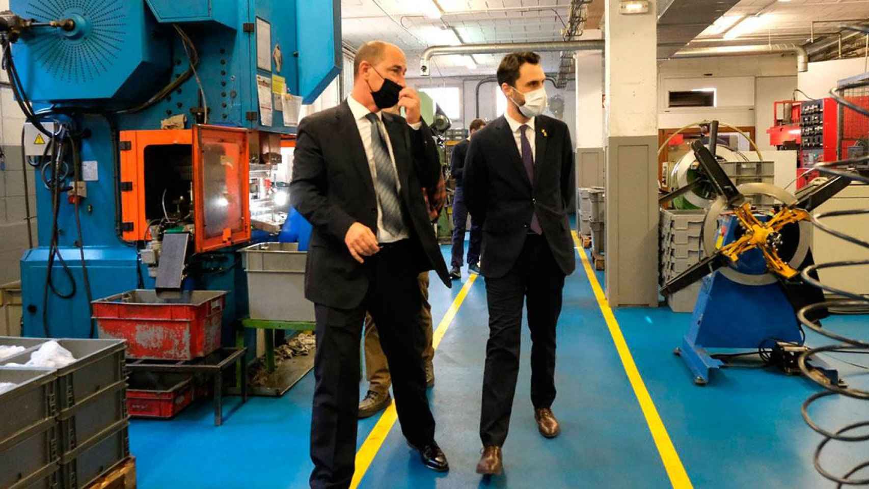 El 'conseller' Roger Torrent visita las nuevas instalaciones de PXI Automotive en Torelló (Barcelona) / GOVERN