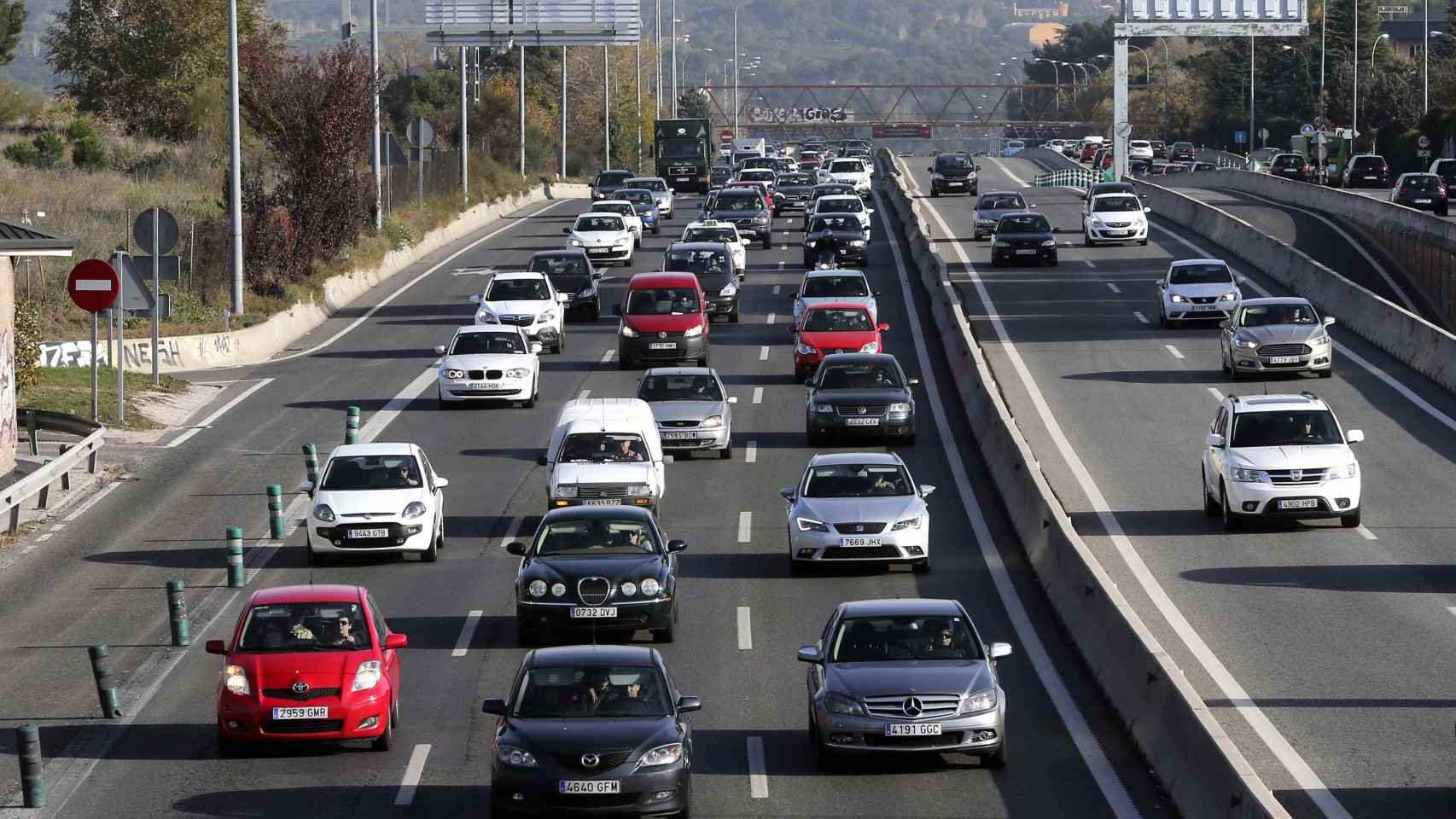 Operación salida de un puente de diciembre en una imagen de archivo / EFE