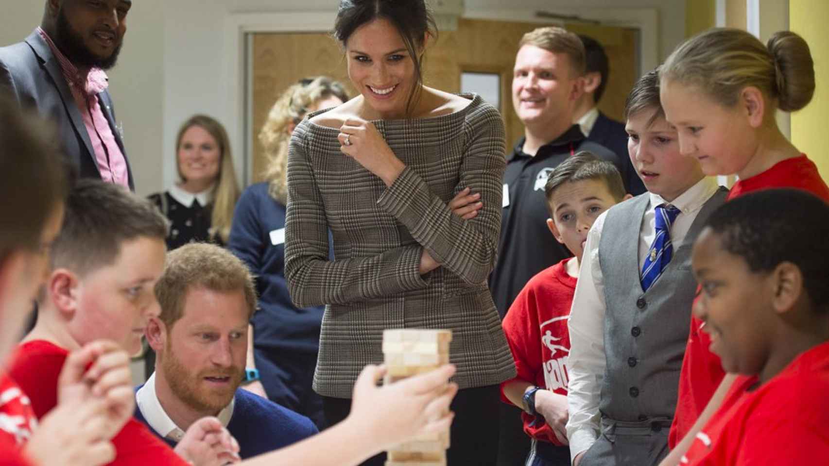 Meghan Markle enamora al Reino Unido con su estilo informal