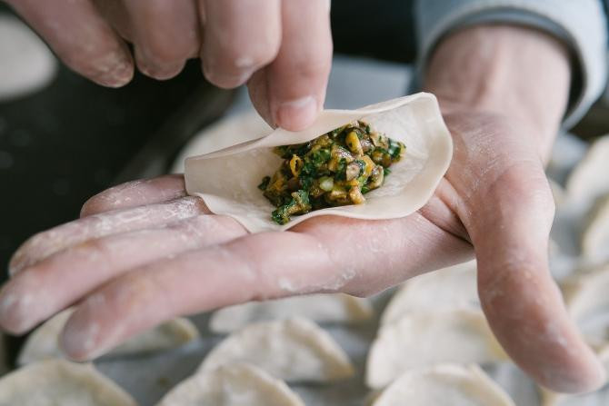 Relleno interior de las gyozas / Matthieu Joannon en UNSPLASH