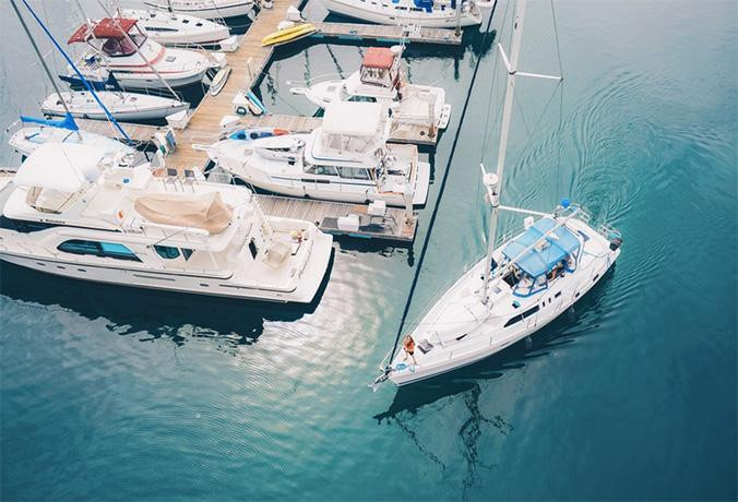 Embarcaciones de recreo amarradas en un puerto de Cataluña / SAMBOAT