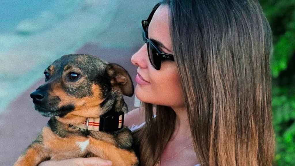 Alexia Rivas revoluciona las redes publicando una fotografía con su perrito, Iro / INSTAGRAM