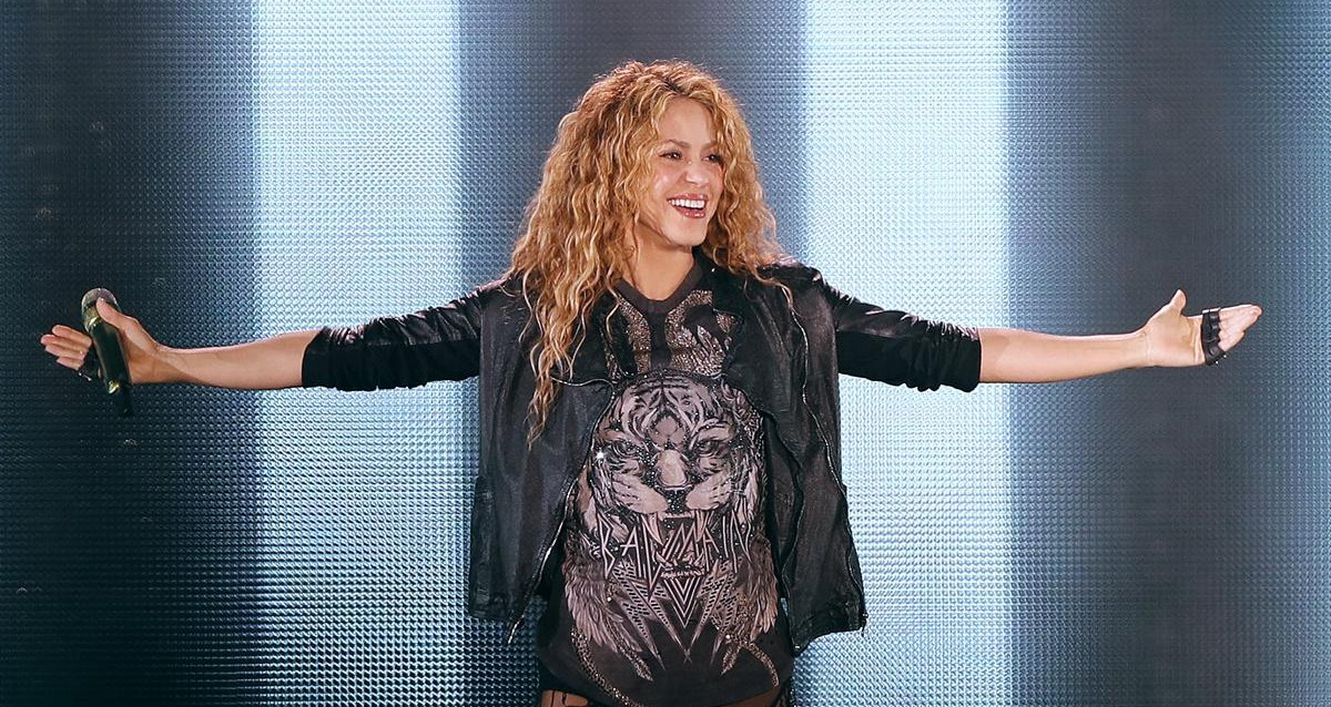 Shakira, sonriente, durante uno de sus conciertos / EFE