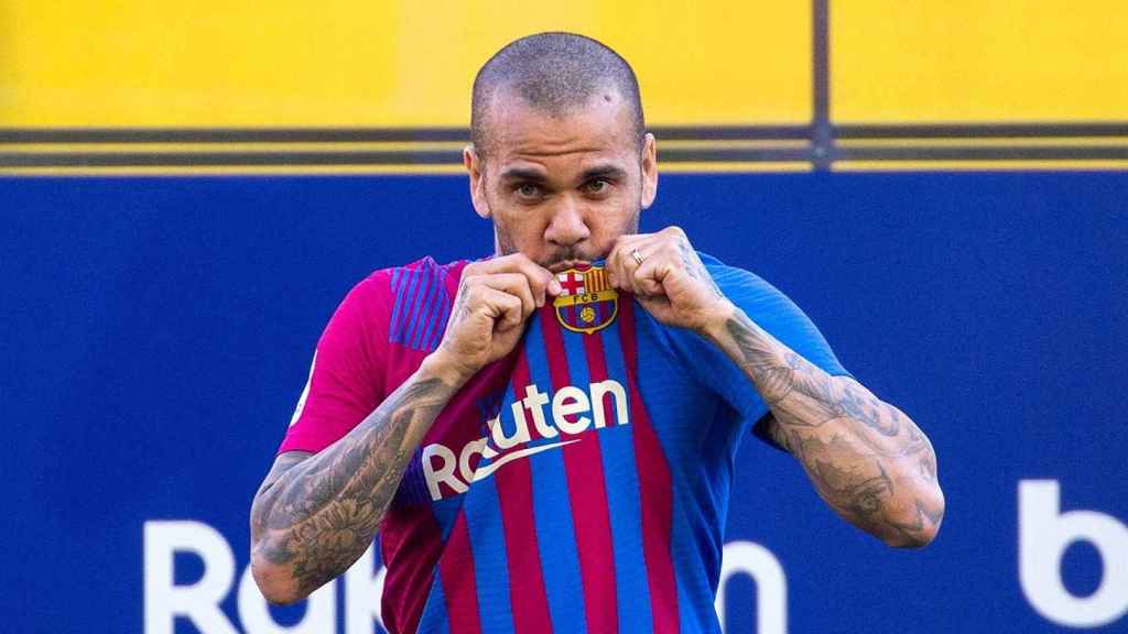 Dani Alves se convierte de nuevo en jugador del Barça