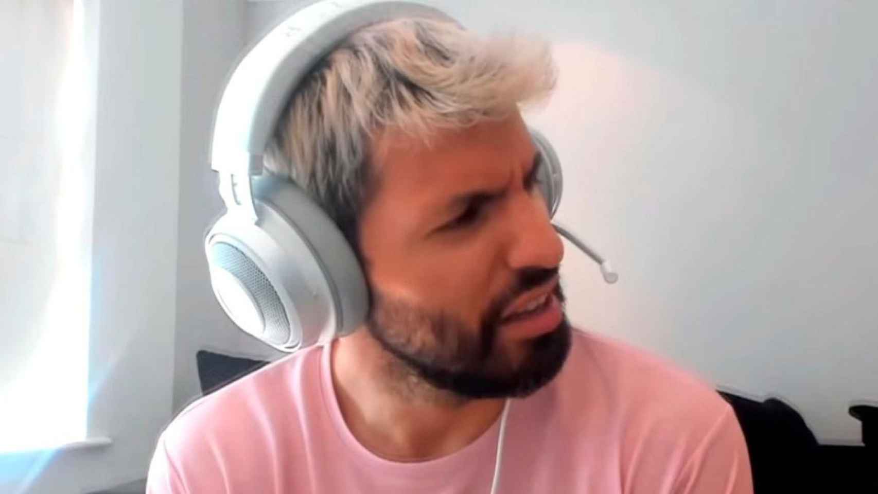 El Kun Agüero en un directo de Twitch