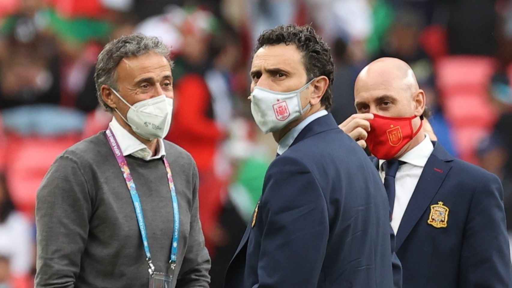 Luis Enrique, junto a Molina y Luis Rubiales, en la previa del partido contra Italia / EFE