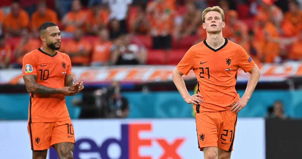 Memphis Depay y Frenkie De Jong tras caer eliminados con Países Bajos frente a la República Checa, en la Euro / EFE