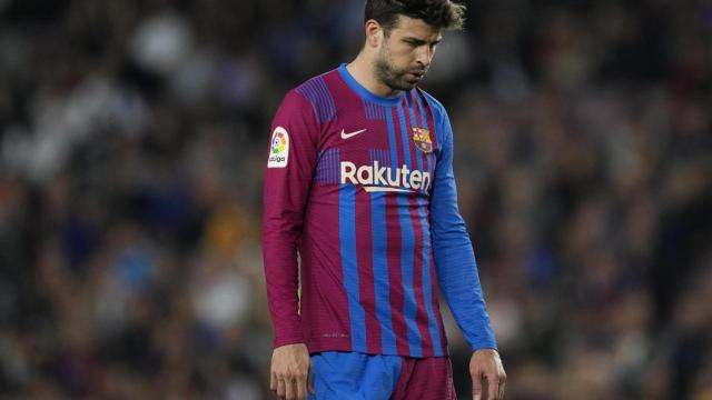 Piqué, cabizbajo, antes de ser sustituido por Eric García / EFE