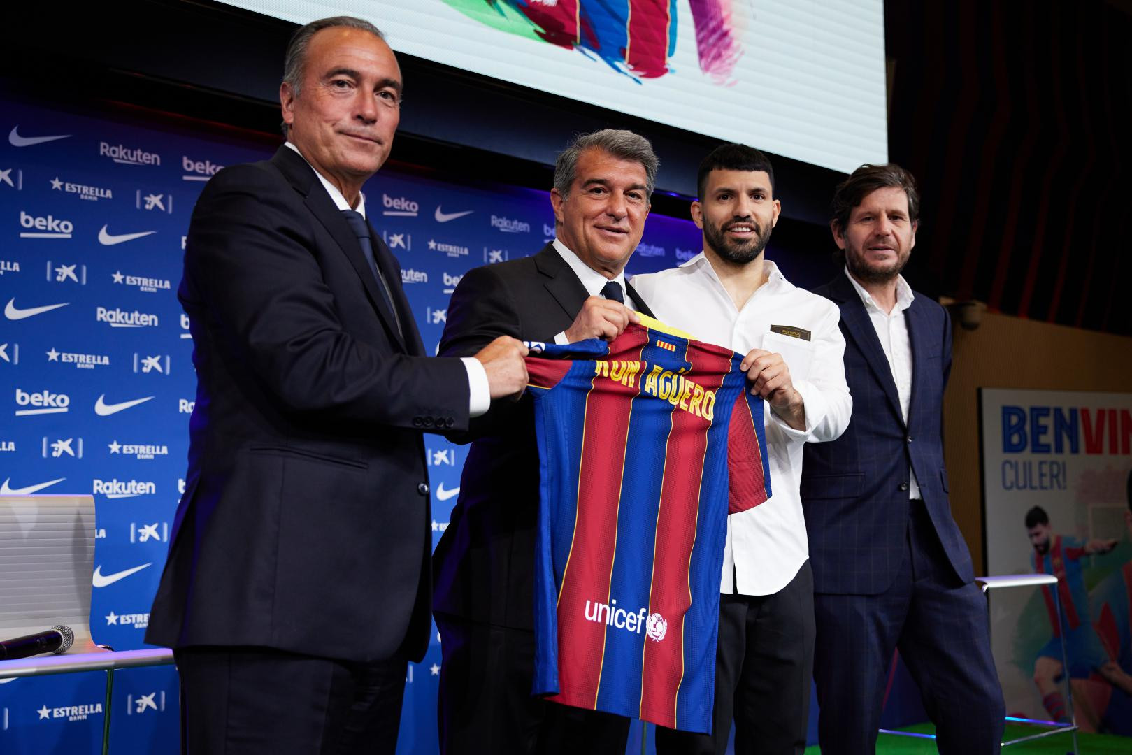 Yuste, Laporta y Alemany, en la presentación de Agüero / FCB