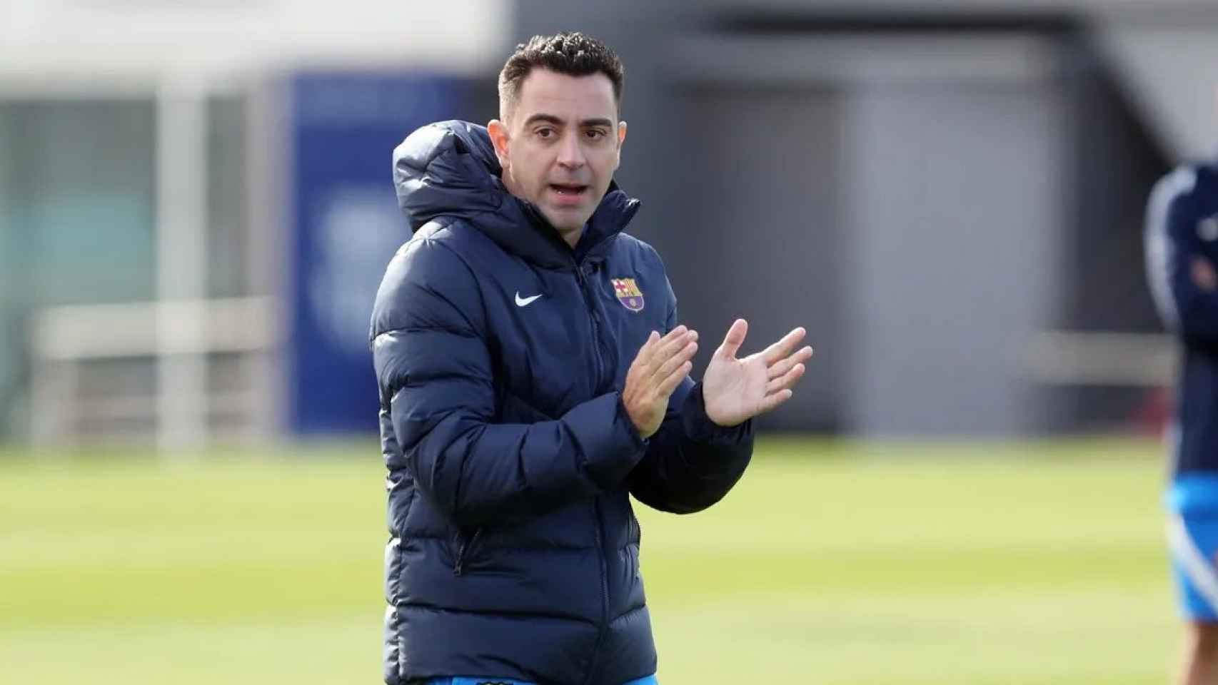 Xavi, dirigiendo su primer entrenamiento en el Barça / FCB