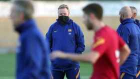 Ronald Koeman en el entrenamiento del Barça / FCB