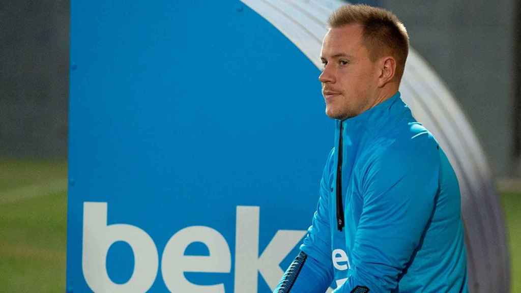 El guardameta alemán Marc-André ter Stegen a su llegada al entrenamiento del FC Barcelona / EFE