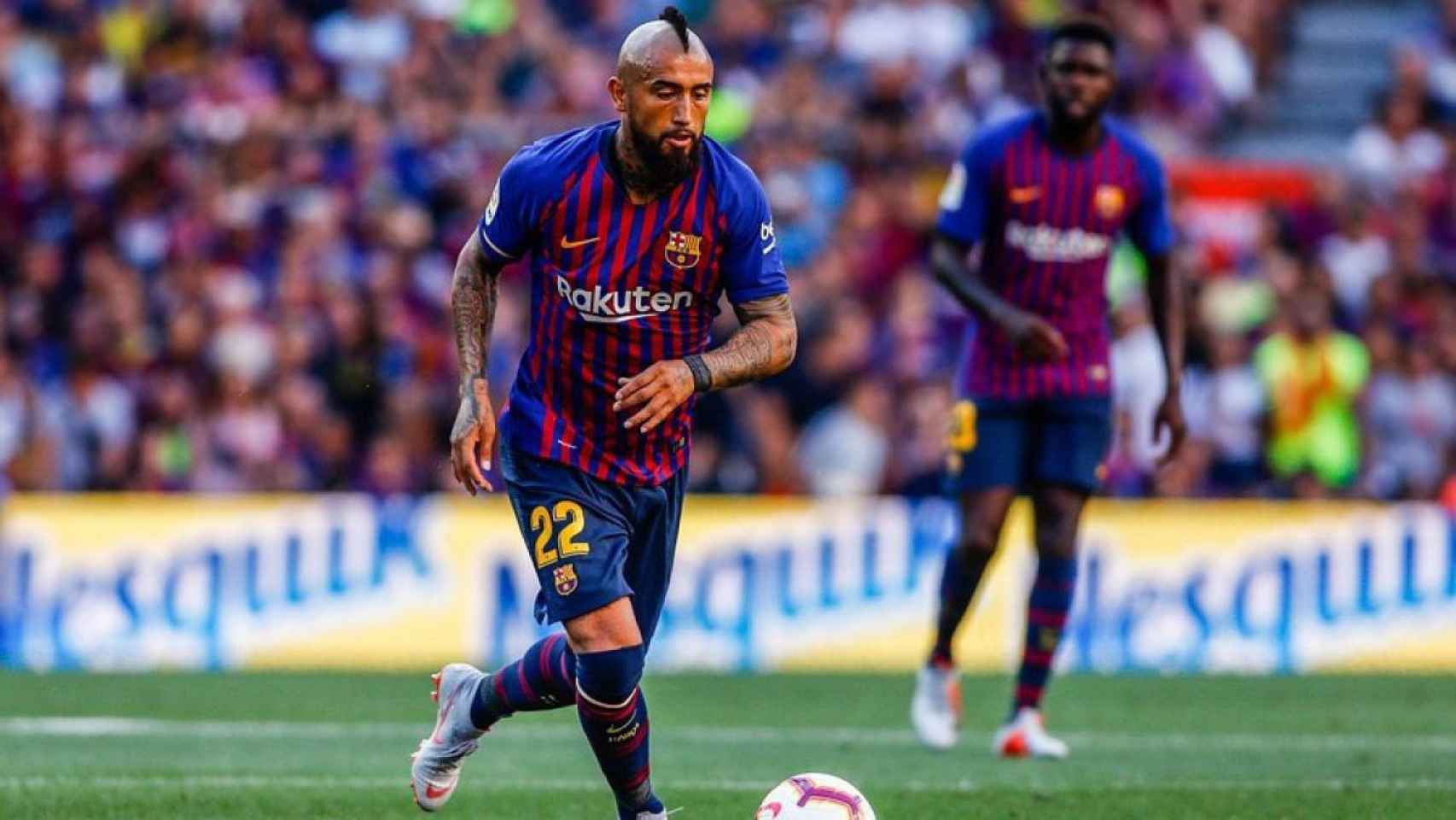 Una foto de archivo de Arturo Vidal jugando con el Barça / EFE