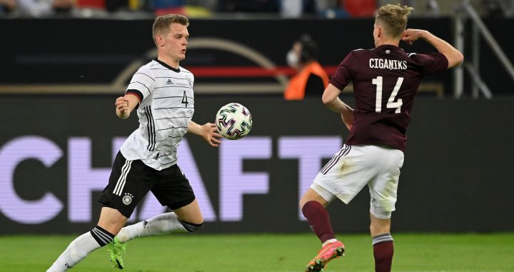 Matthias Ginter en un partido amistoso con su selección. / EFE