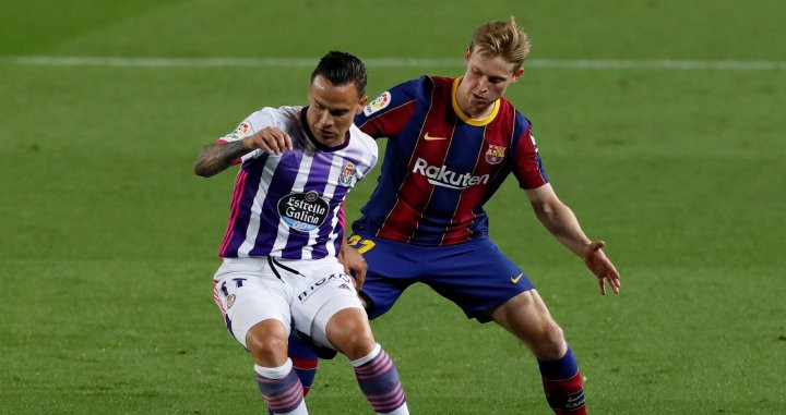 Frenkie de Jong jugando contra el Real Valladolid / EFE