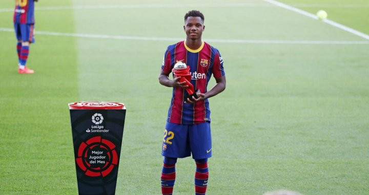 Antes del partido, Ansu fue premiado como el mejor jugador de la Liga en septiembre / FC BARCELONA