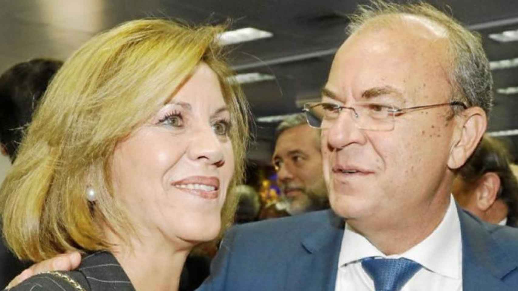 María Dolores de Cospedal, anoche, junto a su colega del PP, José Antonio Monago / LA RAZÓN