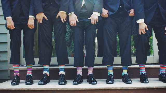 Hombres en traje con calcetines de colores / CREATIVE COMMONS