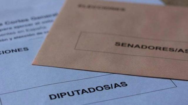Sobres que se utilizarán en las elecciones generales del 28A, que ganaría el PSOE según las encuestas / EUROPA PRESS